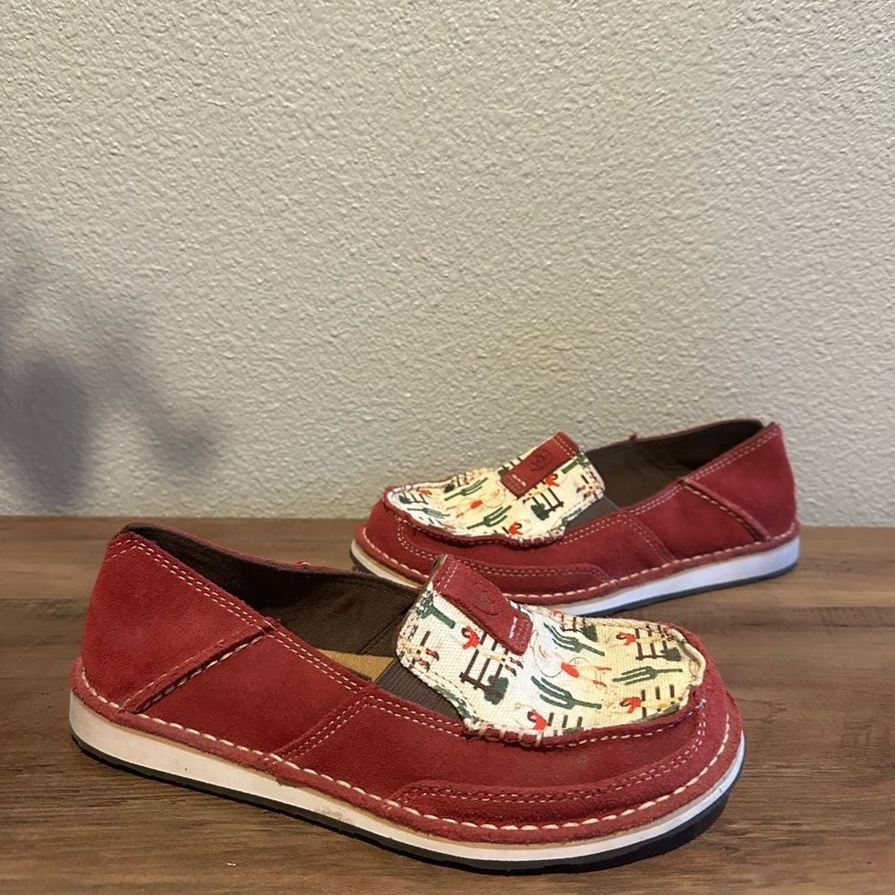 Ariat Women’s Cactus Style Cruisers Size 6B